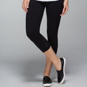 Lululemon crop laser-cut